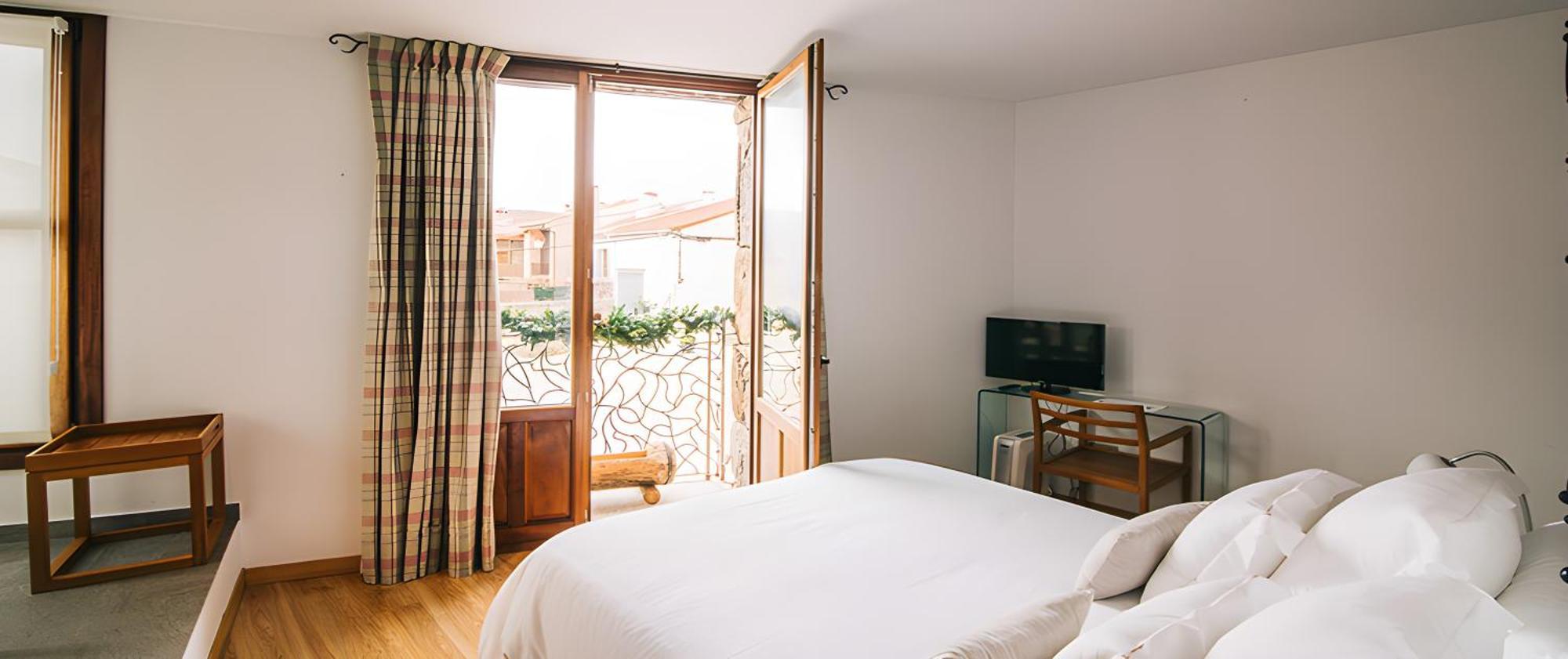 Hotel Rural Quercus Tierra Garganta De Los Montes Екстер'єр фото