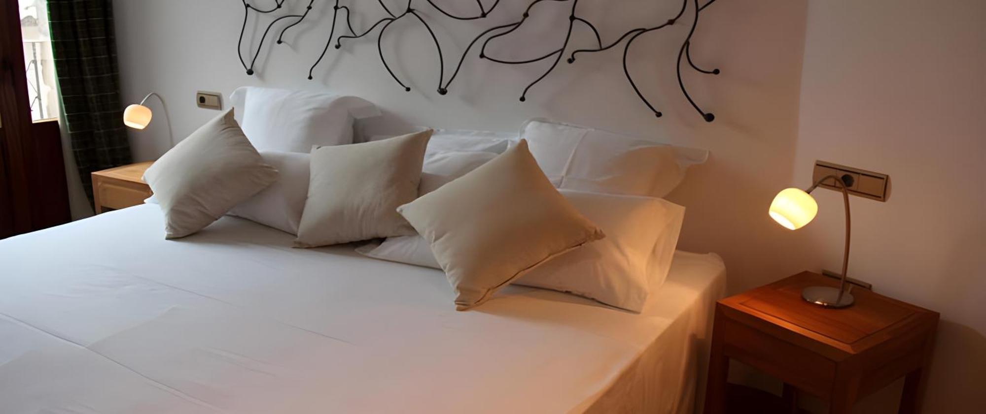 Hotel Rural Quercus Tierra Garganta De Los Montes Екстер'єр фото