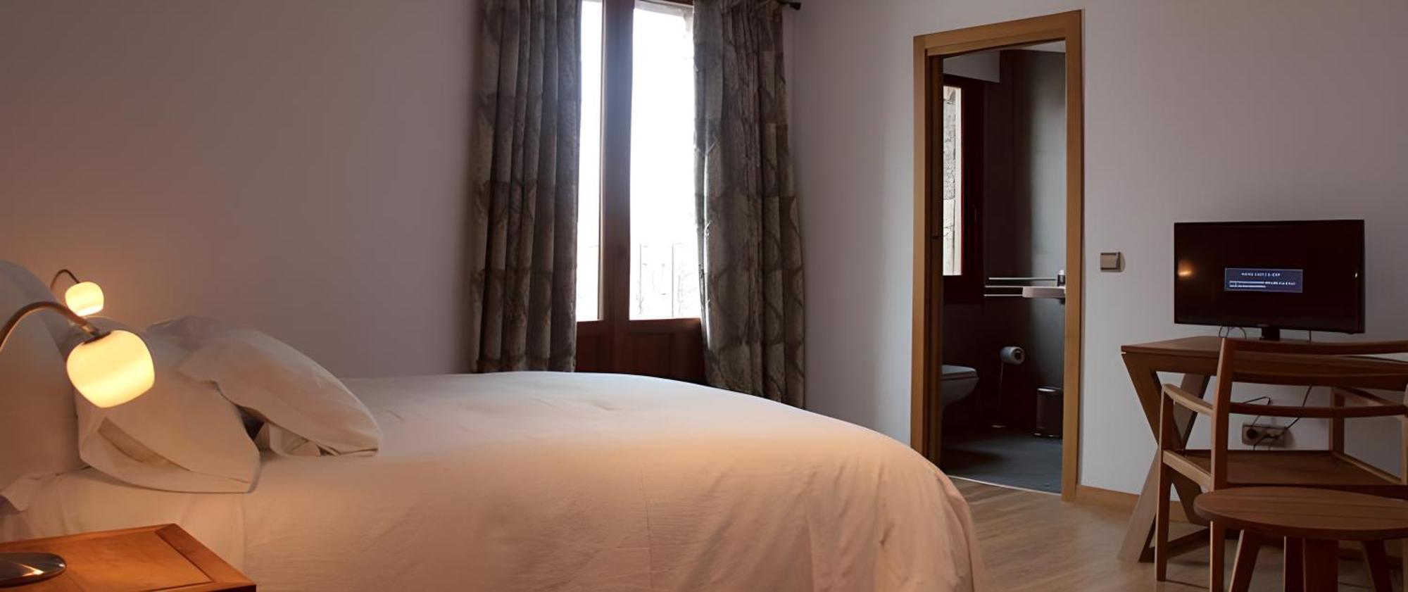 Hotel Rural Quercus Tierra Garganta De Los Montes Екстер'єр фото
