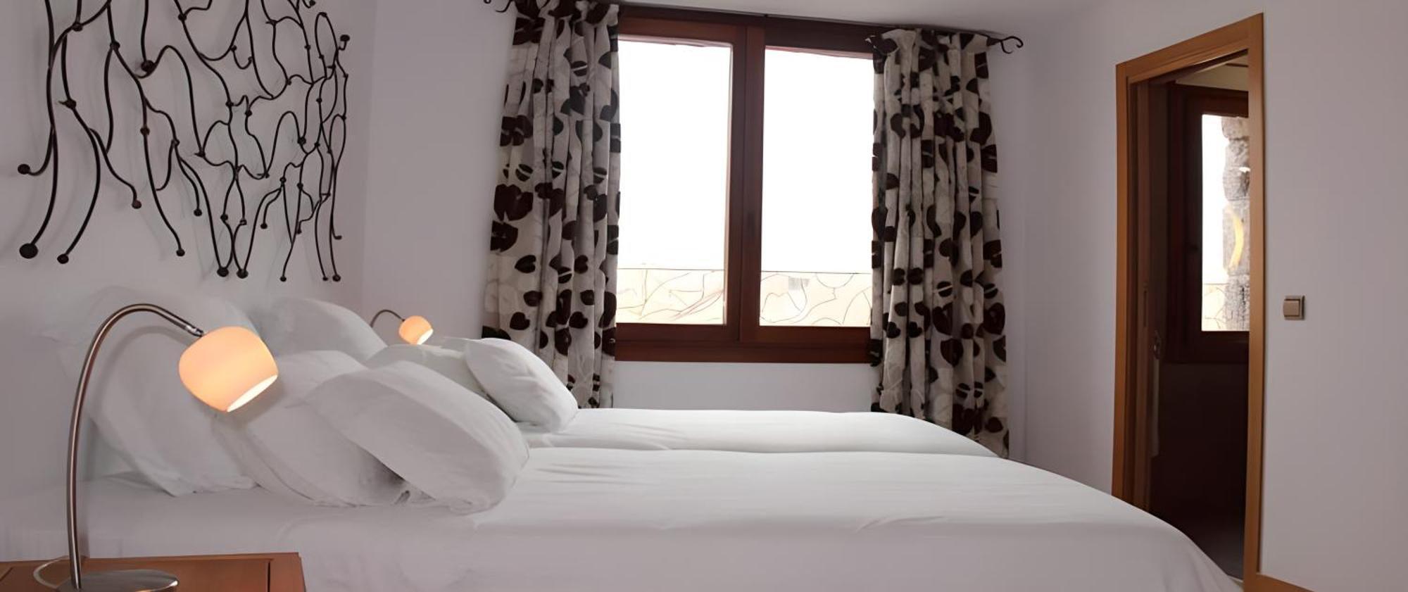 Hotel Rural Quercus Tierra Garganta De Los Montes Екстер'єр фото